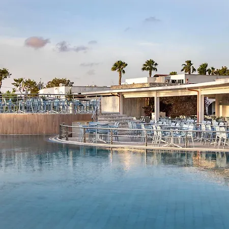 Blu Salento Village סנט'איזידורו